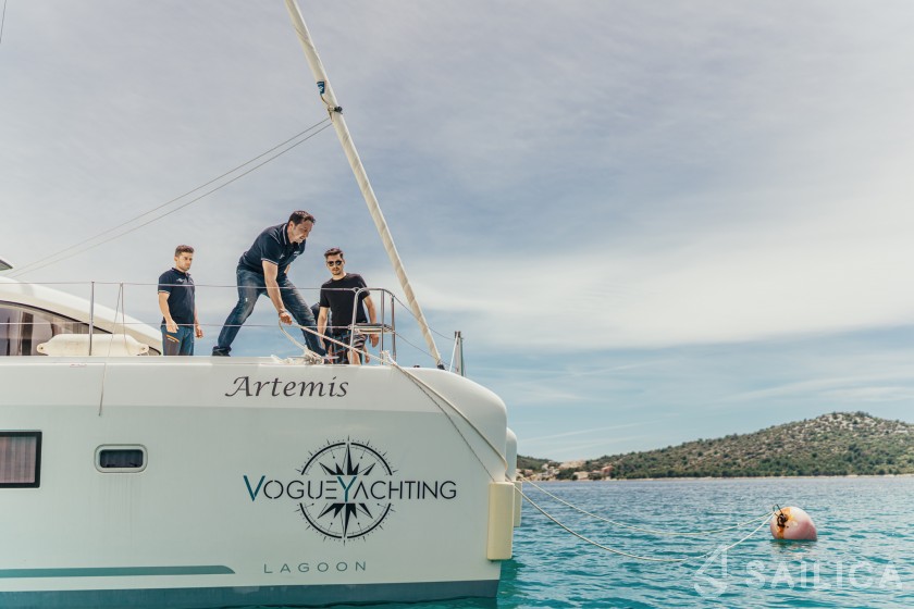 Lagoon 42 - Yacht Charter Sailica