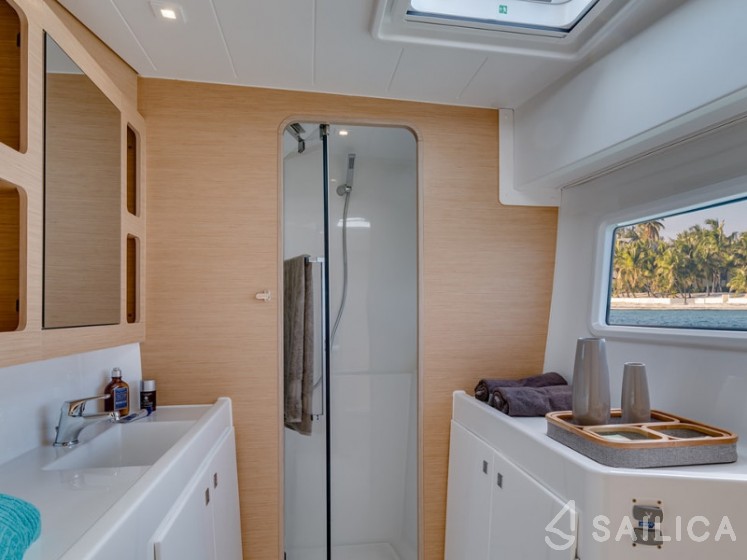 Lagoon 42 - Yacht Charter Sailica