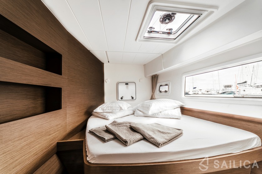 Lagoon 42 - Yacht Charter Sailica