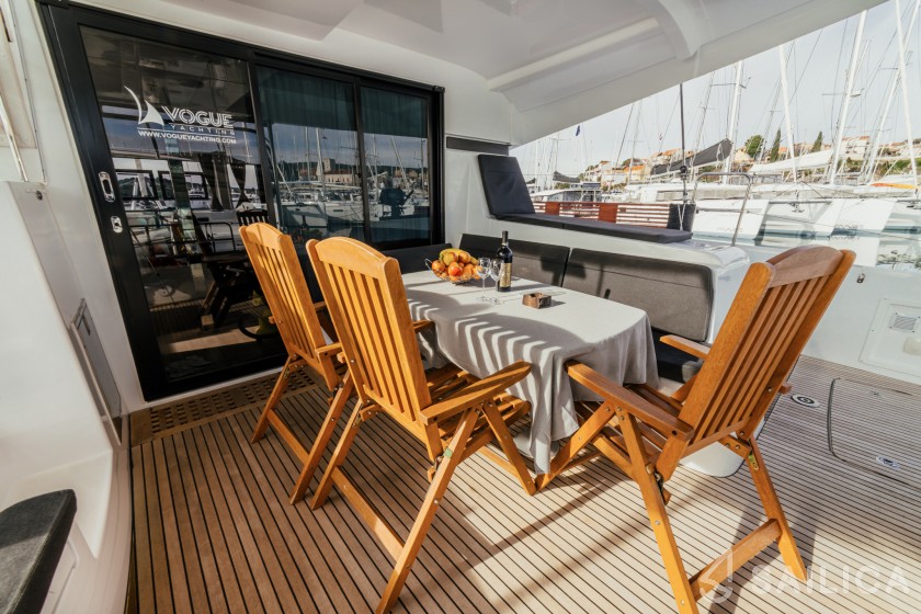 Lagoon 42 - Yacht Charter Sailica