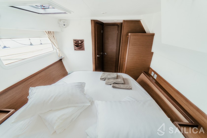 Lagoon 42 - Yacht Charter Sailica