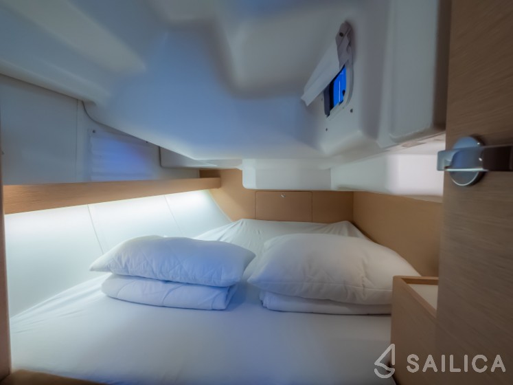 Elan 40 Impression - Yacht Charter Sailica
