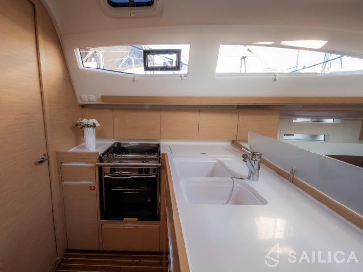 Elan 40 Impression - Yacht Charter Sailica