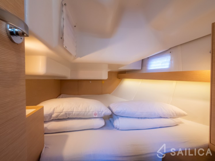Elan 40 Impression - Yacht Charter Sailica