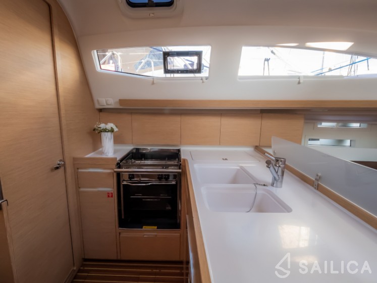 Elan 40 Impression - Yacht Charter Sailica