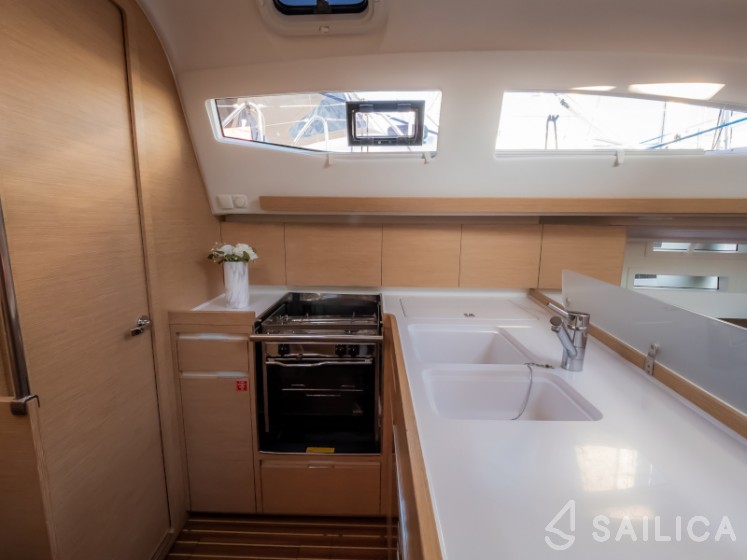 Elan 40 Impression - Yacht Charter Sailica