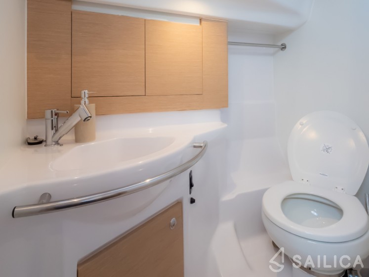 Elan 40 Impression - Yacht Charter Sailica