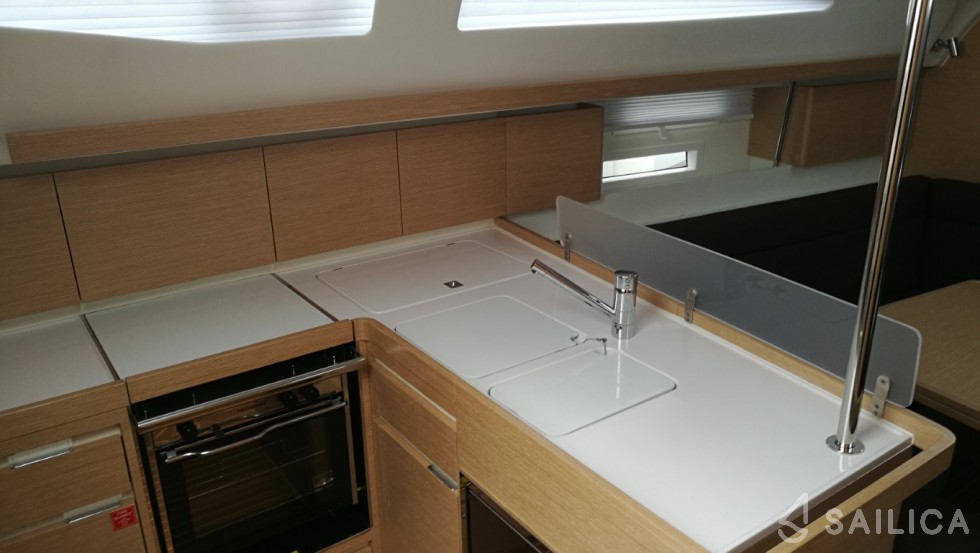 Elan 40 Impression - Yacht Charter Sailica