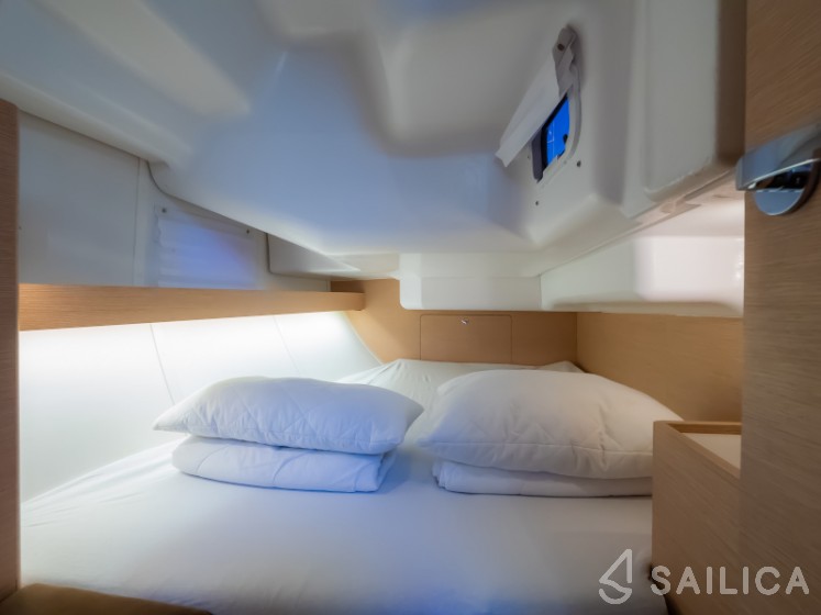 Elan 40 Impression - Yacht Charter Sailica