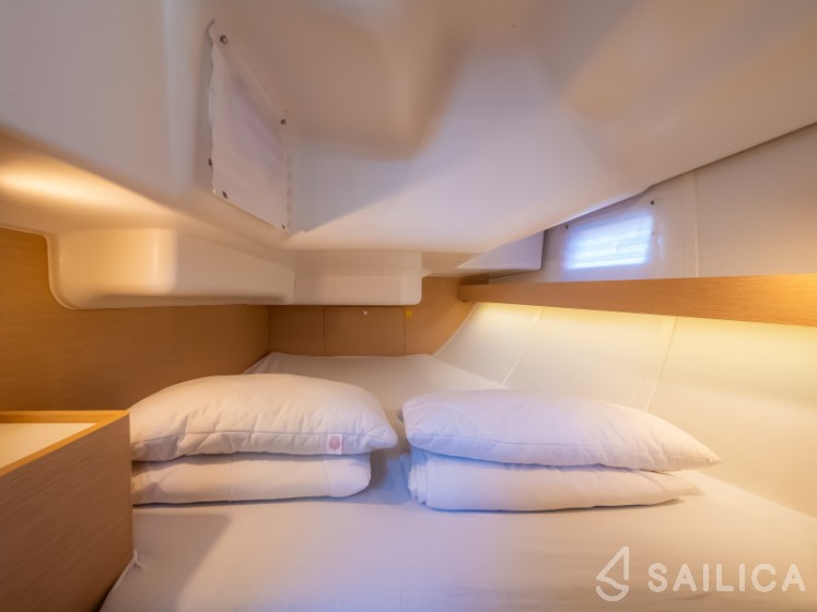 Elan 40 Impression - Yacht Charter Sailica