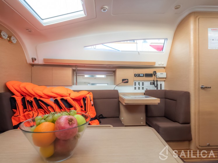 Elan 40 Impression - Yacht Charter Sailica