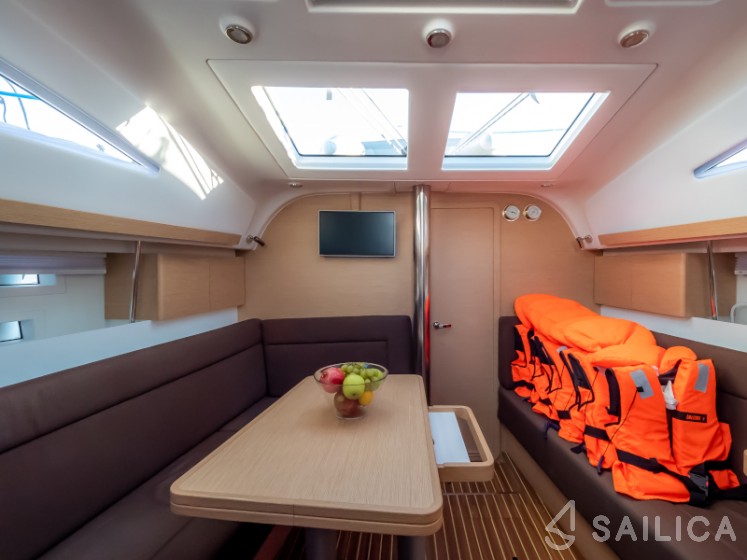 Elan 40 Impression - Yacht Charter Sailica