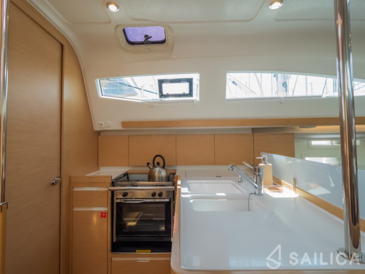 Elan 40 Impression - Yacht Charter Sailica