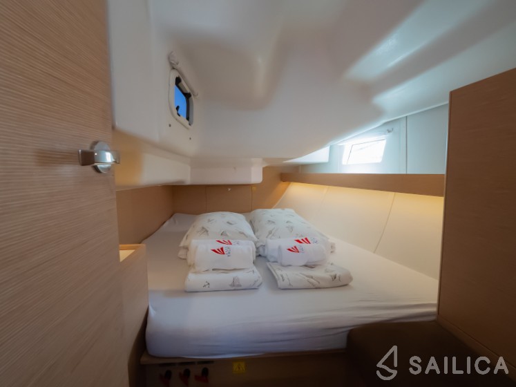 Elan 40 Impression - Yacht Charter Sailica