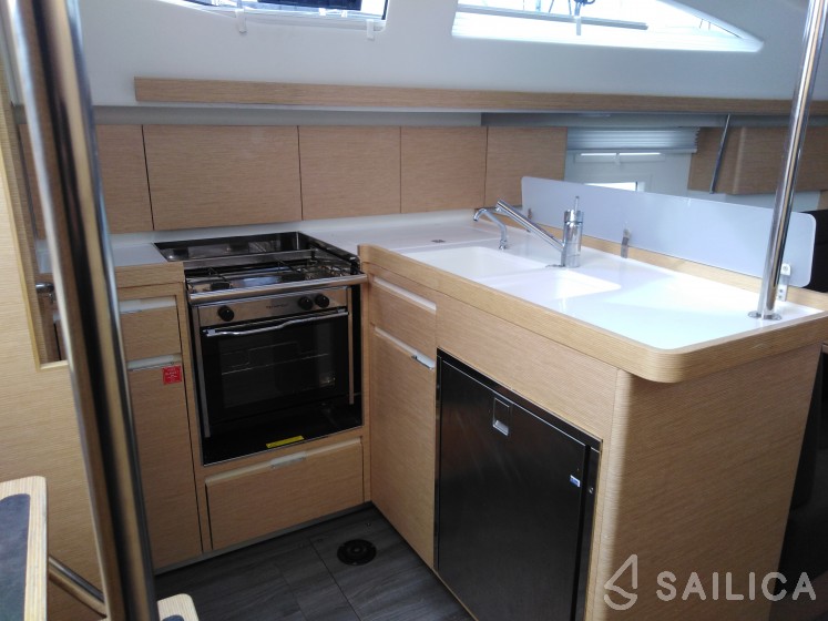 Elan 40 Impression - Yacht Charter Sailica