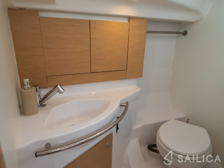 Elan 40 Impression - Yacht Charter Sailica