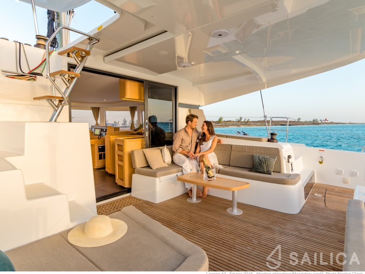 Lagoon 450  Flybridge - Yacht Charter Sailica