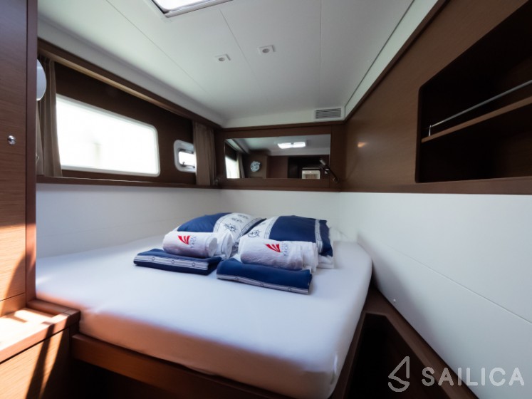 Lagoon 450  Flybridge - Yacht Charter Sailica