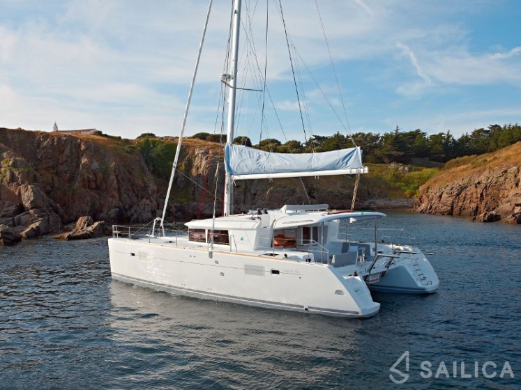 Lagoon 450  Flybridge - Yacht Charter Sailica