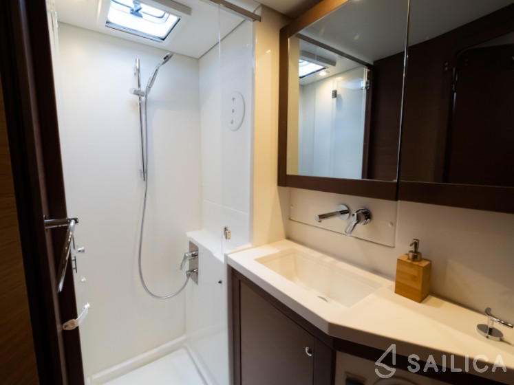 Lagoon 450  Flybridge - Yacht Charter Sailica