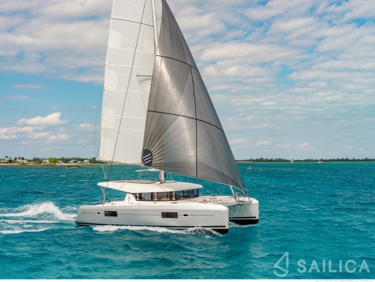 Lagoon 450  Flybridge - Yacht Charter Sailica