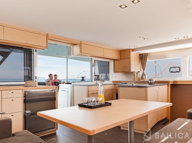 Lagoon 450  Flybridge - Yacht Charter Sailica