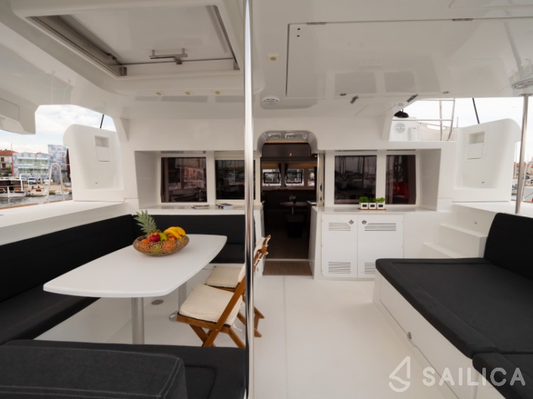 Lagoon 450  Flybridge - Yacht Charter Sailica