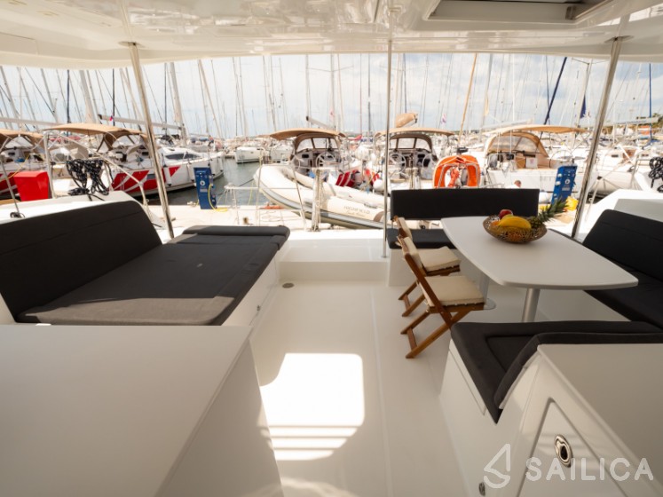 Lagoon 450  Flybridge - Yacht Charter Sailica