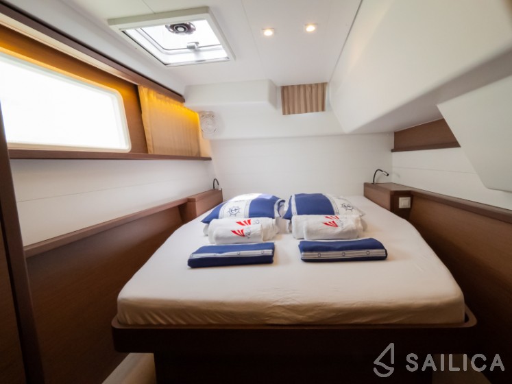 Lagoon 450  Flybridge - Yacht Charter Sailica