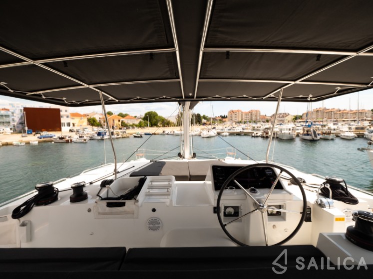 Lagoon 450  Flybridge - Yacht Charter Sailica