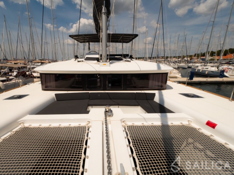 Lagoon 450  Flybridge - Yacht Charter Sailica
