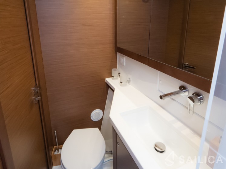 Lagoon 450  Flybridge - Yacht Charter Sailica