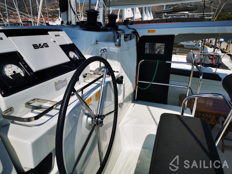 Lagoon 42 - Yacht Charter Sailica