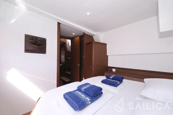 Lagoon 42 - Yacht Charter Sailica