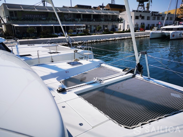 Lagoon 42 - Yacht Charter Sailica