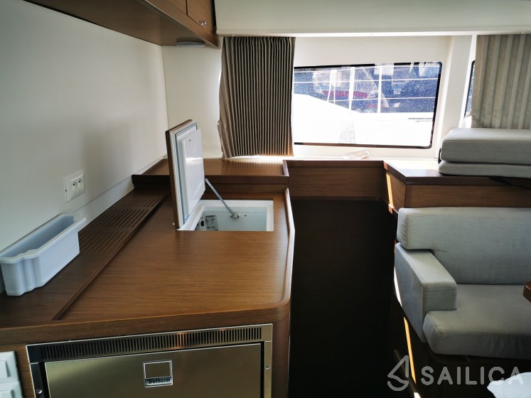 Lagoon 42 - Yacht Charter Sailica