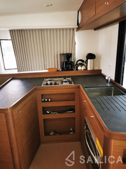 Lagoon 42 - Yacht Charter Sailica
