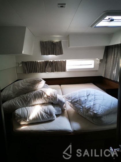 Lagoon 42 - Yacht Charter Sailica