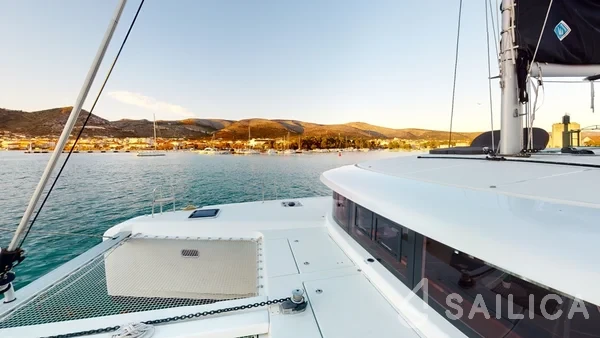 Lagoon 42 - Yacht Charter Sailica