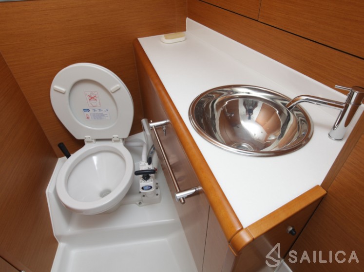Sun Odyssey 439 - Yacht Charter Sailica