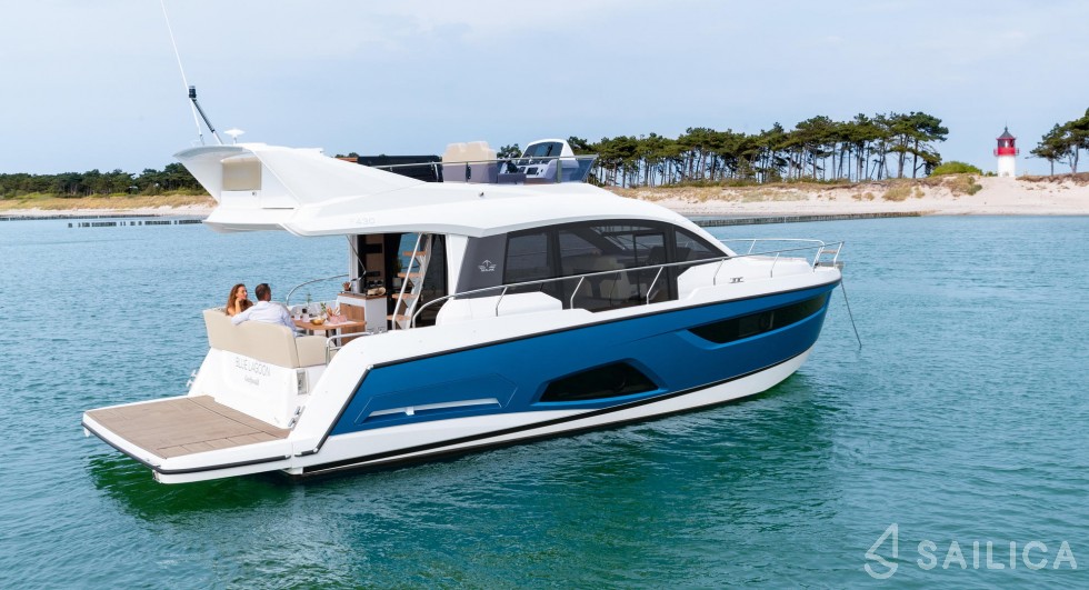 Sealine F430 - Yacht Charter Sailica