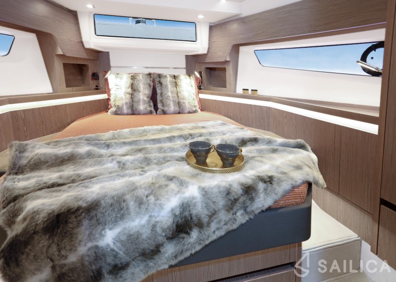 Sealine F430 - Yacht Charter Sailica