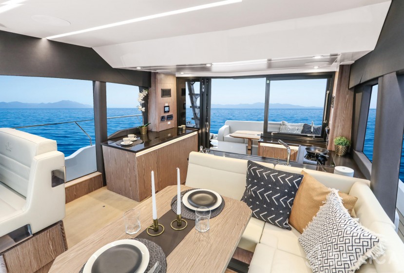 Sealine F430 - Yacht Charter Sailica