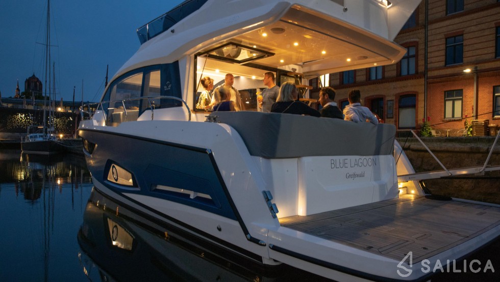Sealine F430 - Yacht Charter Sailica