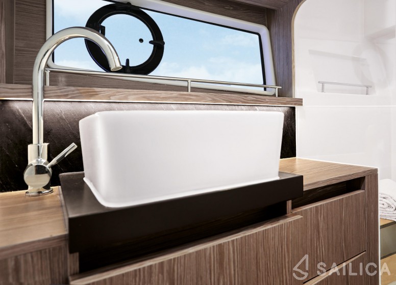 Sealine F430 - Yacht Charter Sailica