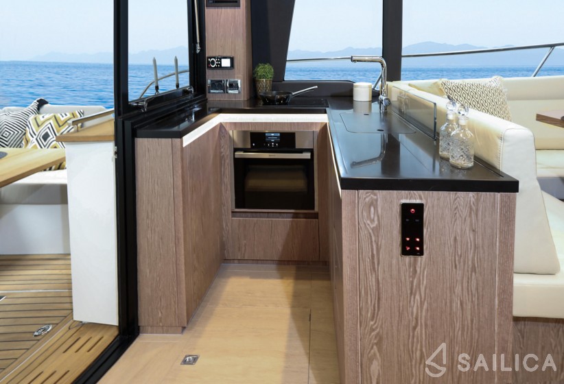 Sealine F430 - Yacht Charter Sailica