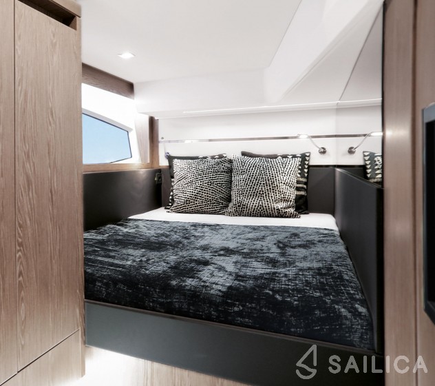 Sealine F430 - Yacht Charter Sailica