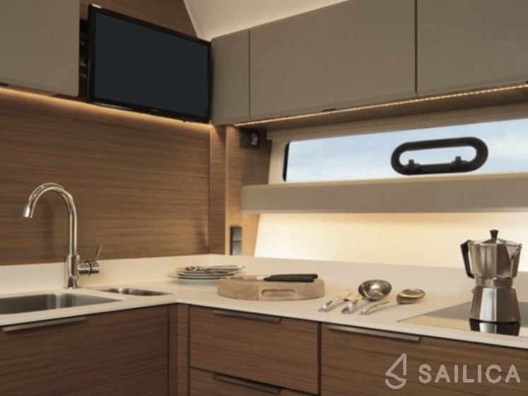 Bavaria S40 Coupe - Yacht Charter Sailica