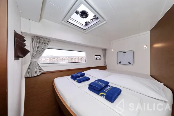 Lagoon 42 - Yacht Charter Sailica