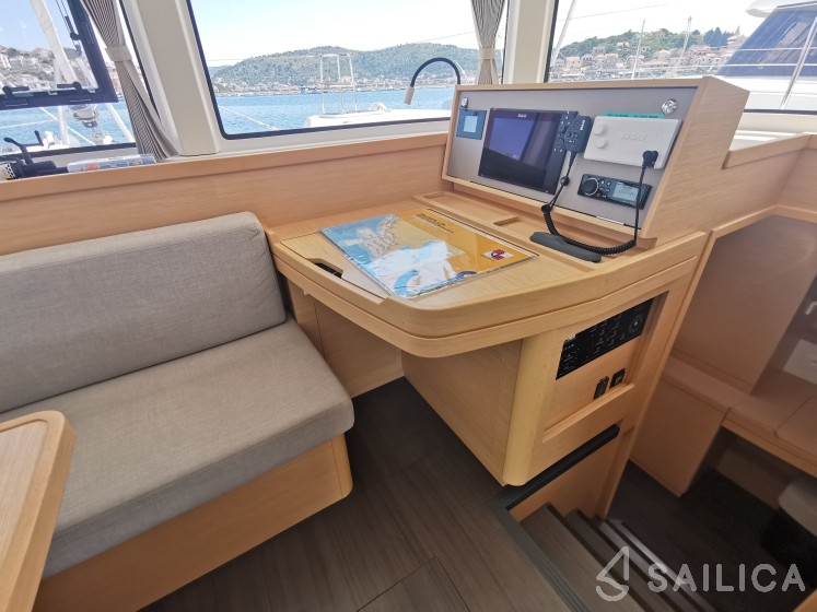 Lagoon 42 - Yacht Charter Sailica